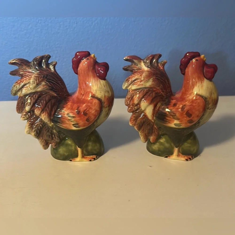 CIC Rooster Salt and pepper shakers